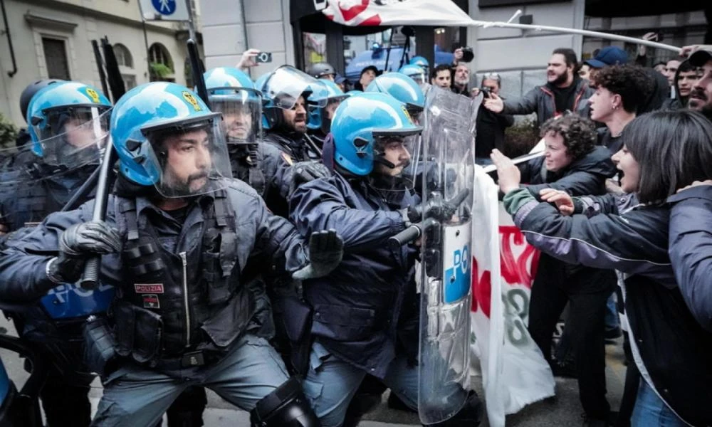 Συγκρούσεις σημειώθηκαν απόψε στο Τορίνο, όπου συνεδριάζουν οι υπ. Περιβάλλοντος της G7 (βίντεο)